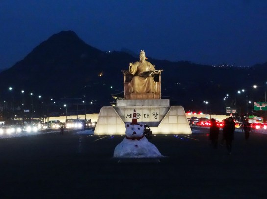 A snow bear in front of Sejong the Great