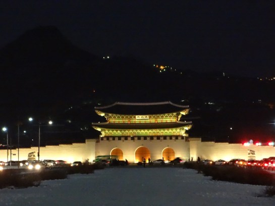 Gwanghwamun by night