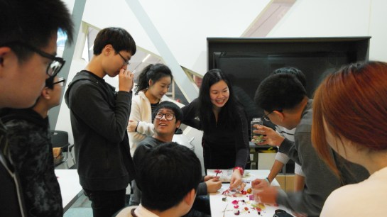 The students took a Smell Walk and gathered fragrant objects from nature.