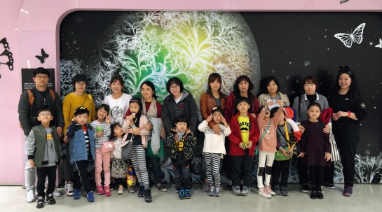 Kids and parents at Bio-Art Seoul 2016